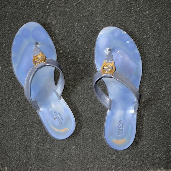 Used Navy Leather Gucci Flip Flops - Picture 2 of 4